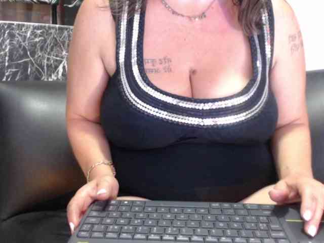 DeboraCienfuegos25 DeboraCienfuegos25