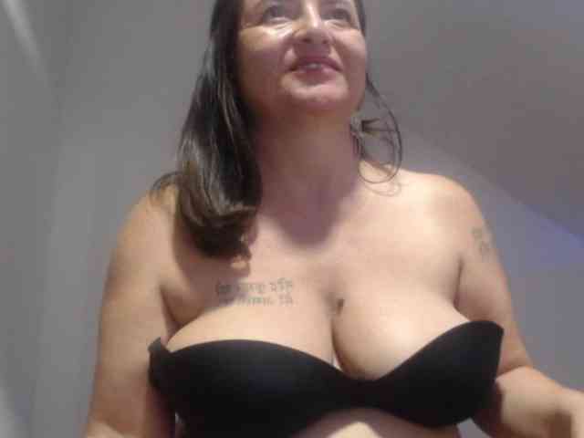 DeboraCienfuegos25 webcam