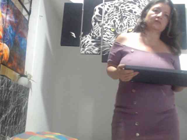 DeboraCienfuegos25 webcam