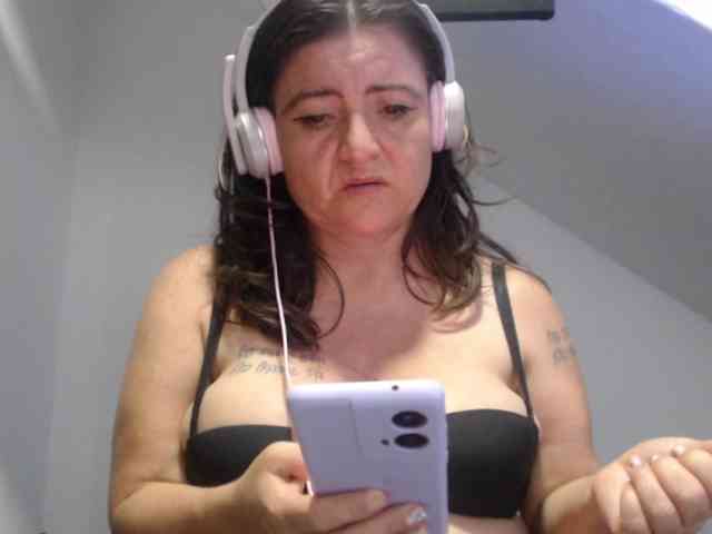 DeboraCienfuegos25 webcam