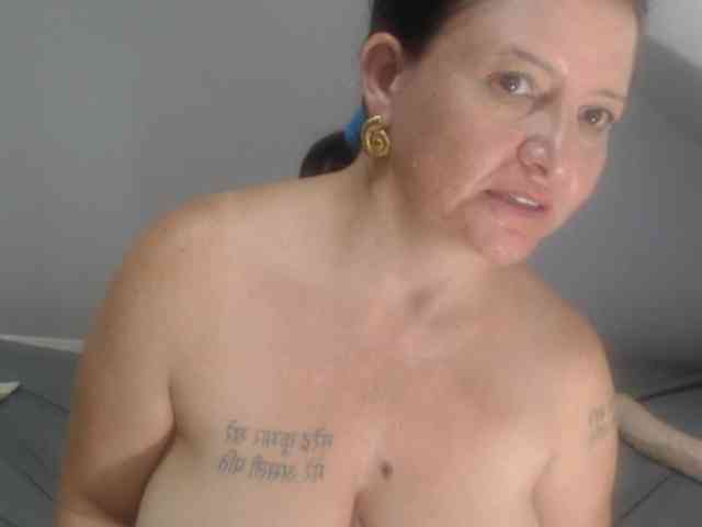 DeboraCienfuegos25 webcam