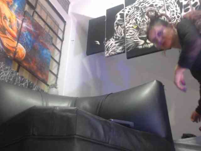 DeboraCienfuegos25 DeboraCienfuegos25