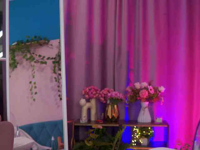 free nude chatroom ElyssawetXX