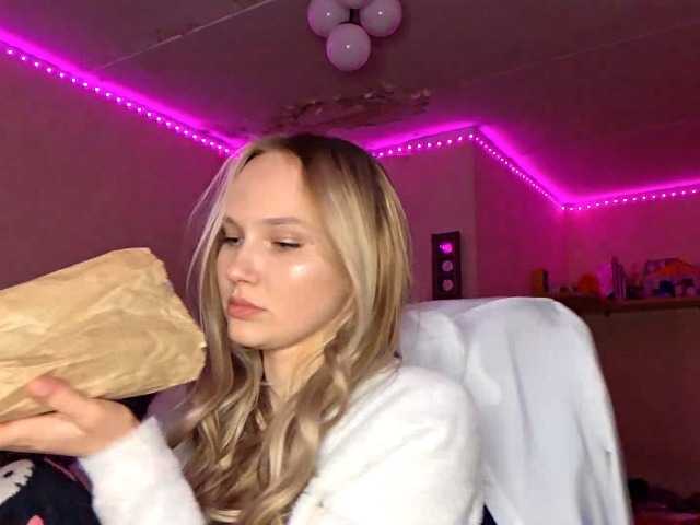 MilagroKailey's BongaCams show and profile