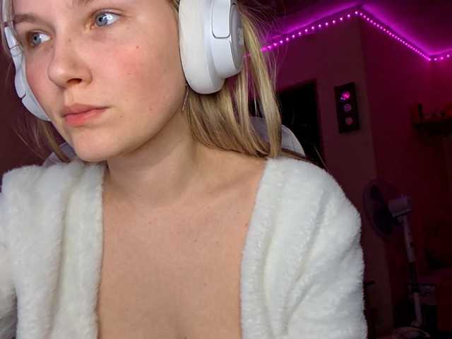 MilagroKailey's BongaCams show and profile