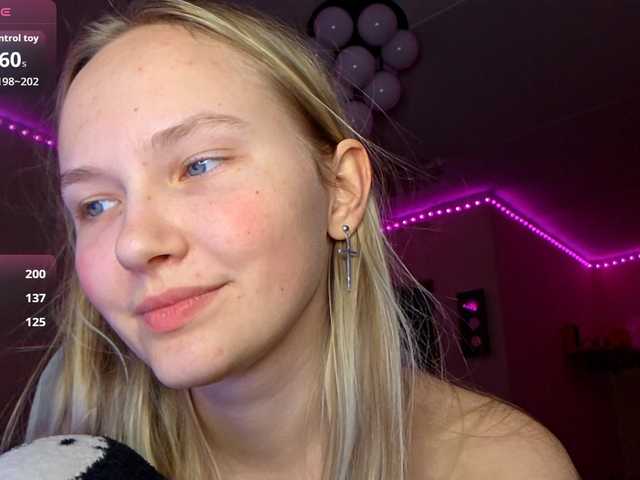 MilagroKailey's BongaCams show and profile