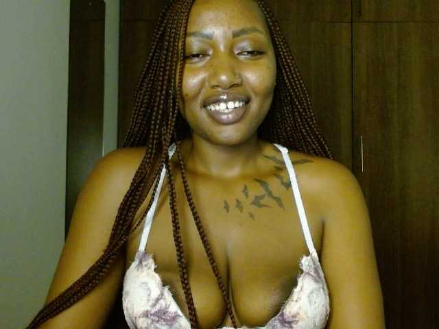 Prety-chocolatte's BongaCams show and profile