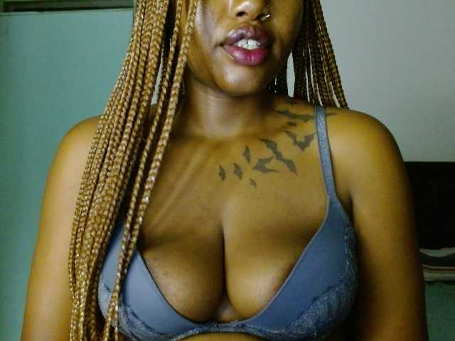 Prety-chocolatte's BongaCams show and profile