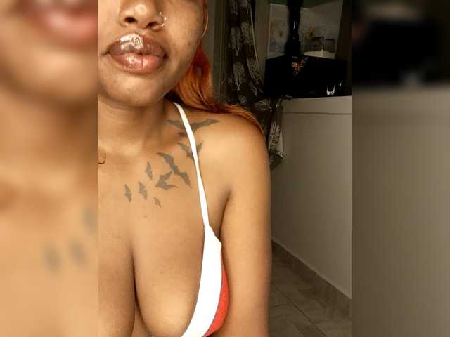 Prety-chocolatte Live Cam on BongaCams