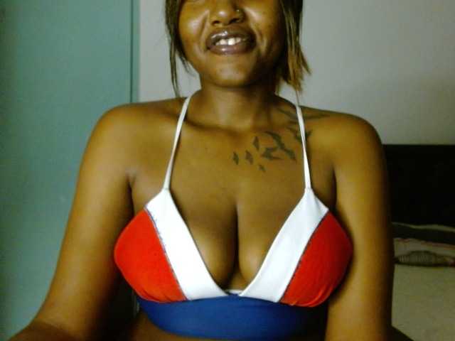 Prety-chocolatte Live Cam on BongaCams