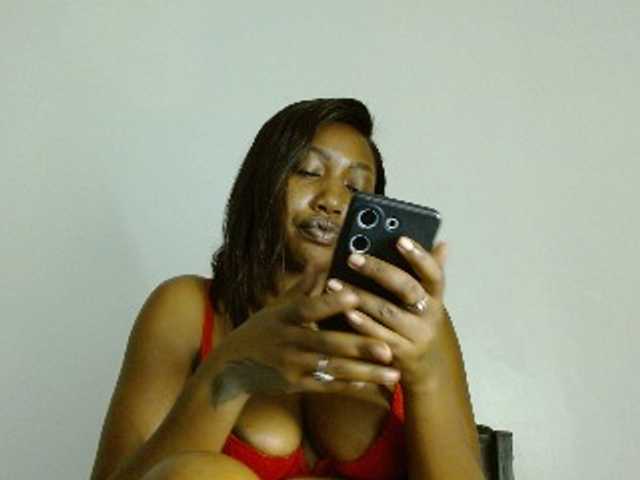 Prety-chocolatte from BongaCams is Freechat