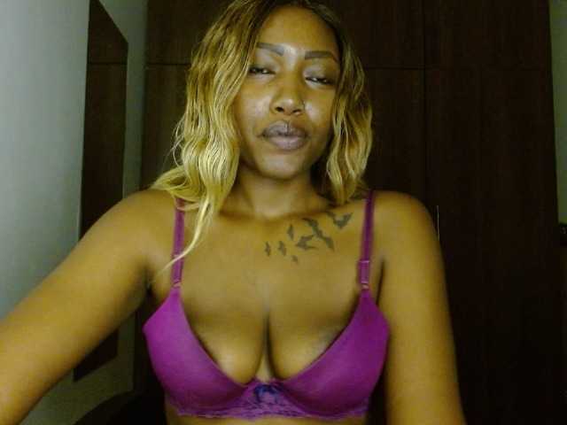 Prety-chocolatte's BongaCams show and profile