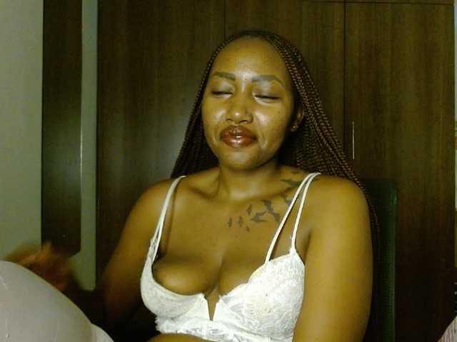 Prety-chocolatte's BongaCams show and profile