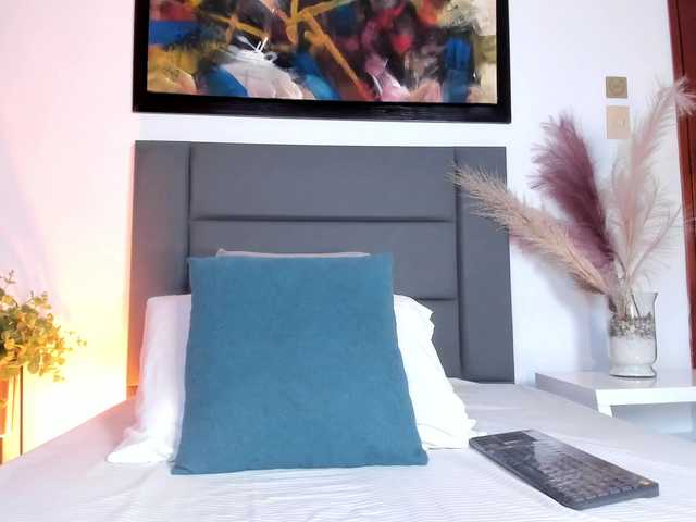 le modèle HannaWellss est en webcam porno dans un show sur le site bongacams, il possède les tags suivants: Latino/Hispanic,Brunette,Shaved