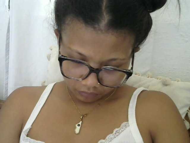 Anelah, une amatrice française avec qui discuter et avoir du sexe