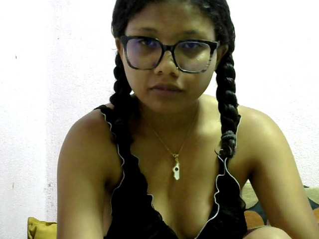 Anelah, une amatrice française avec qui discuter et avoir du sexe