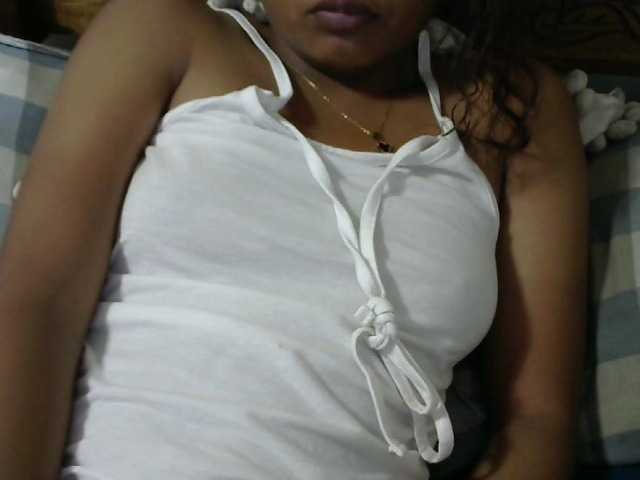 le modèle Anelah est en webcam porno dans un show sur le site bongacams, il possède les tags suivants: Ebony,Brunette,Shaved