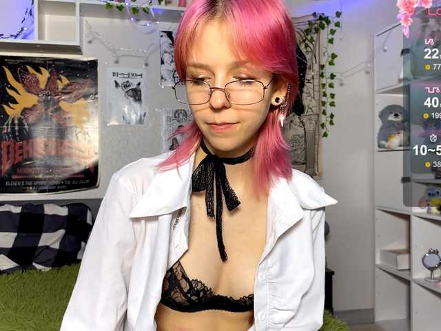 JustinaFoor's BongaCams show and profile