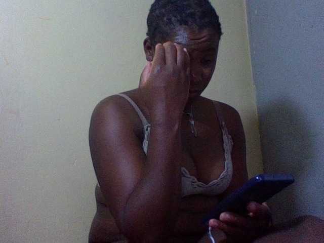 Creamier25 Live Cam on BongaCams