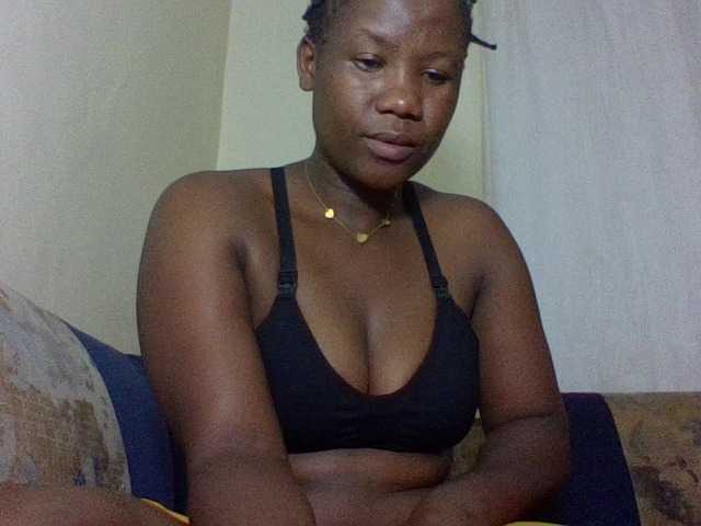 Creamier25 webcam bongacams model stream image