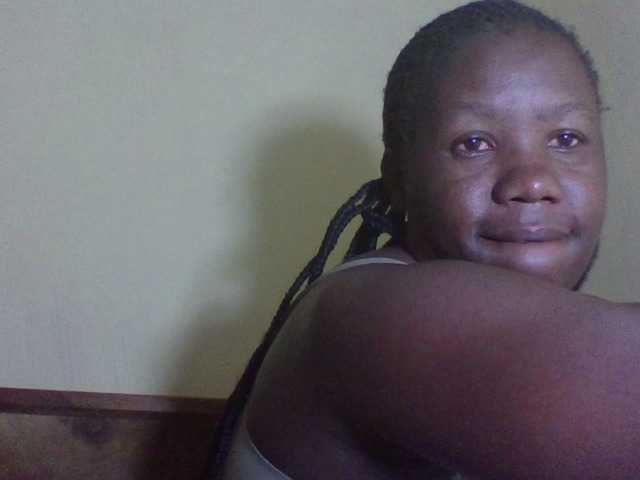 Creamier25 Live Cam on BongaCams