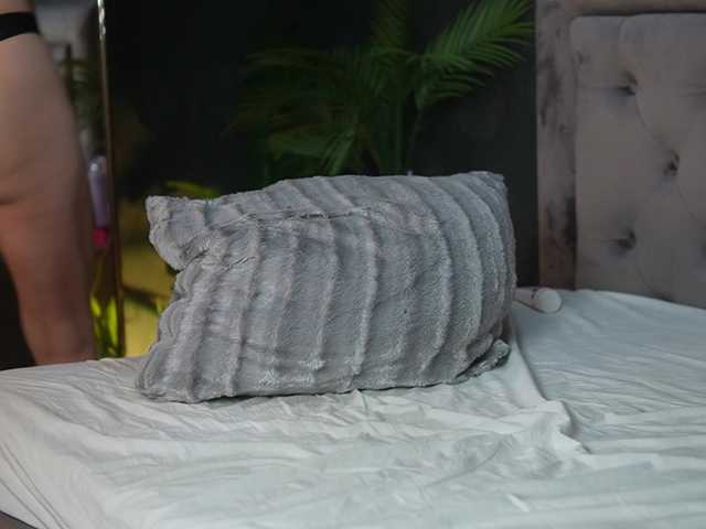 CelineHeaven's BongaCams show and profile