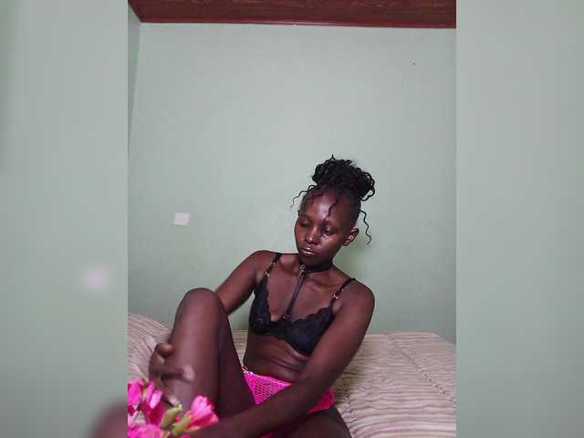 Blissaura's BongaCams show and profile