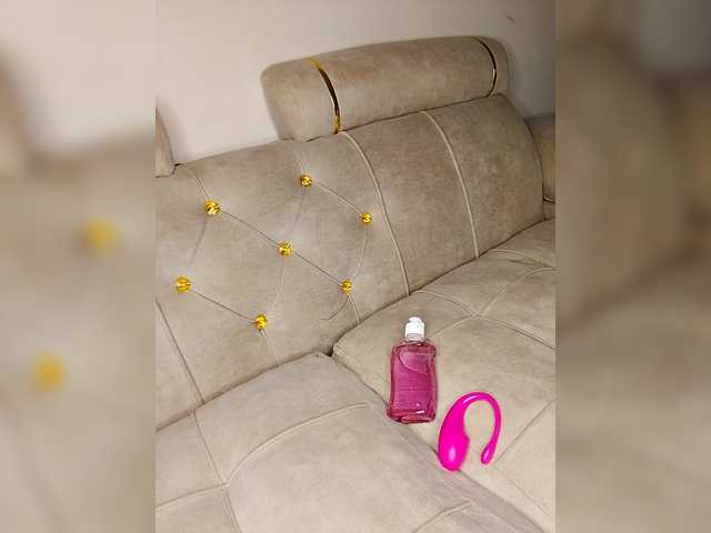 Lustrouscharm webcam