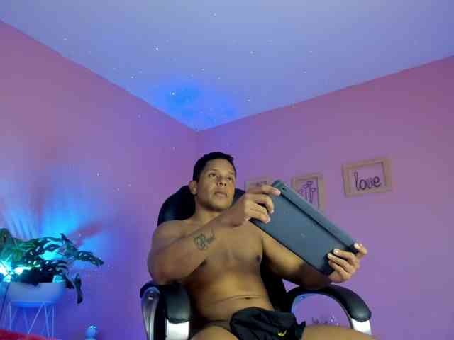 THE-HOT-MEN THE-HOT-MEN