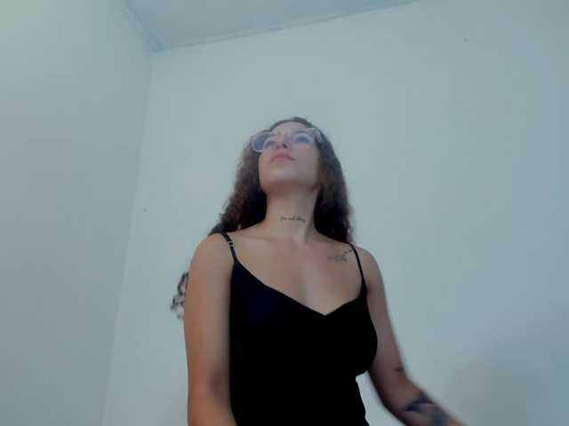 miaapons webcam bongacams model stream image