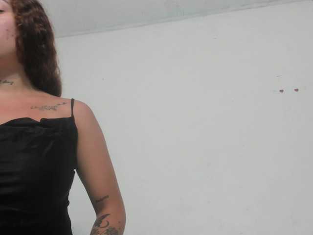 miaapons Live Cam on BongaCams