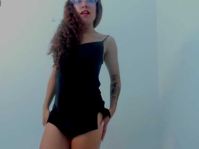 miaapons webcam bongacams model stream image