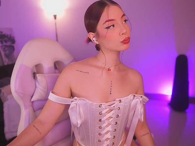 SusannaMoore's BongaCams show and profile