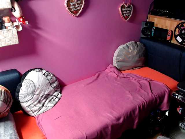 Sexymelli18's BongaCams show and profile