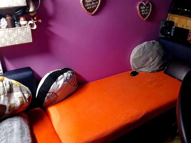 Sexymelli18's BongaCams show and profile