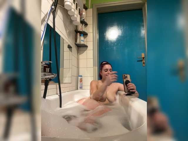 Sexymelli18's BongaCams show and profile