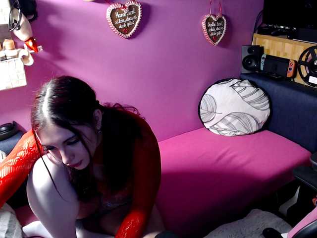 Sexymelli18's BongaCams show and profile