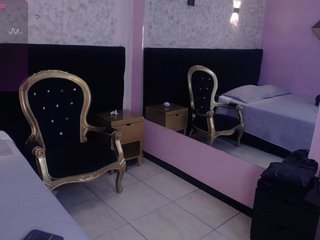 Alaiia---- Porn Show