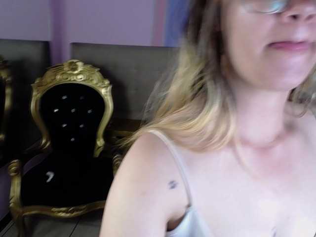 Alaiia----'s BongaCams show and profile