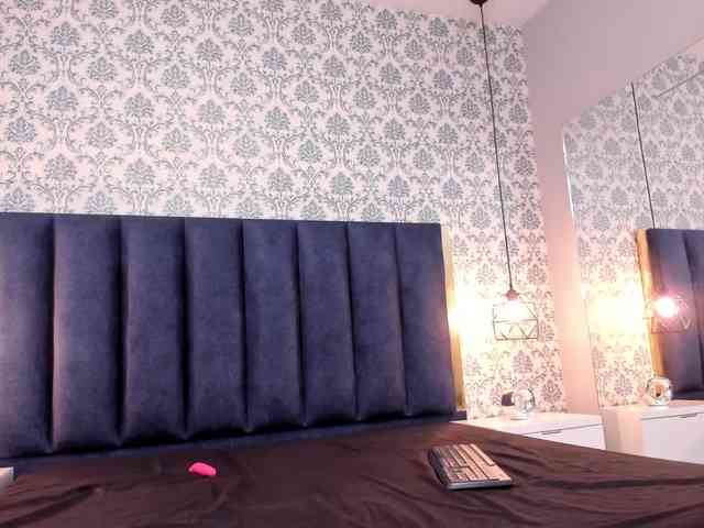 Naomi-Lynn Live Webcam on BongaCams