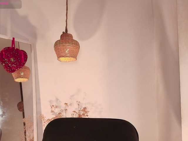 nicolletease's BongaCams show and profile