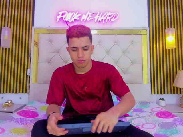 Kevin-Erotic Kevin-Erotic