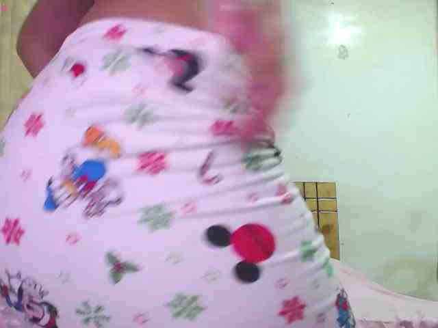 LuluPeach069 webcam