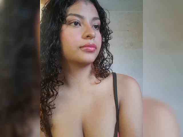 LuluPeach069 webcam