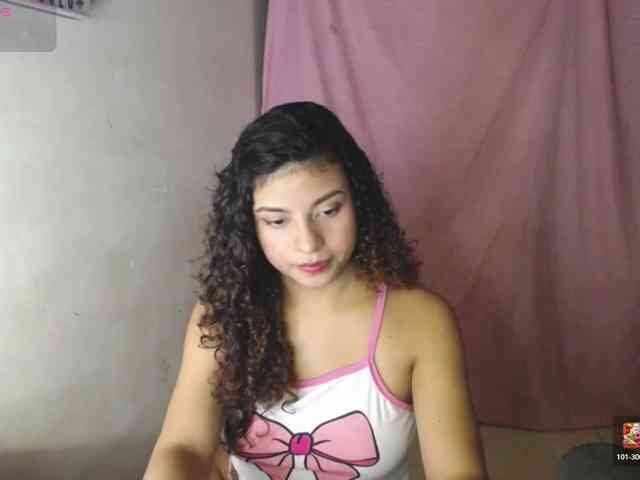 LuluPeach069 webcam