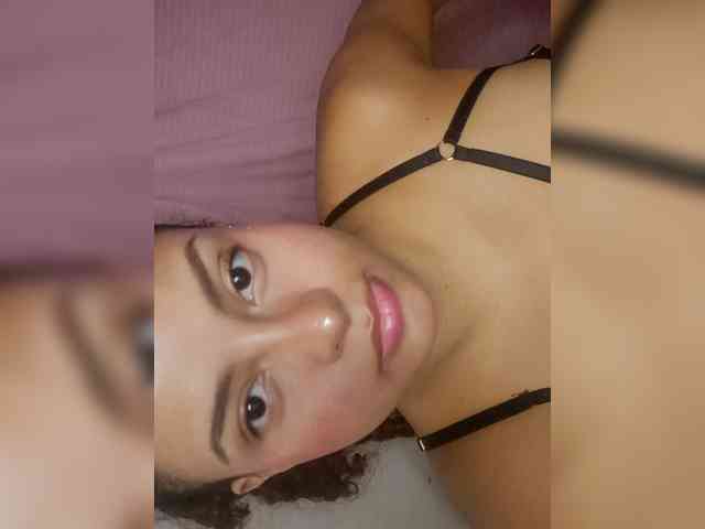 LuluPeach069 webcam