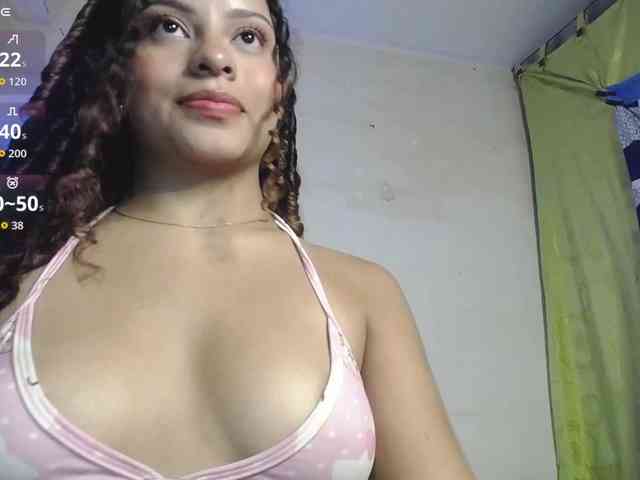 LuluPeach069 webcam