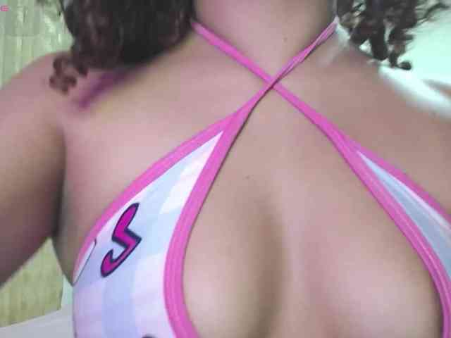 LuluPeach069 webcam