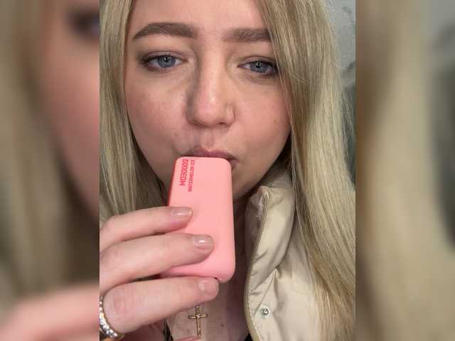 KiraMalina Live Cam on BongaCams