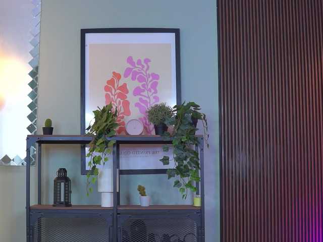 MiraDelynn's BongaCams show and profile